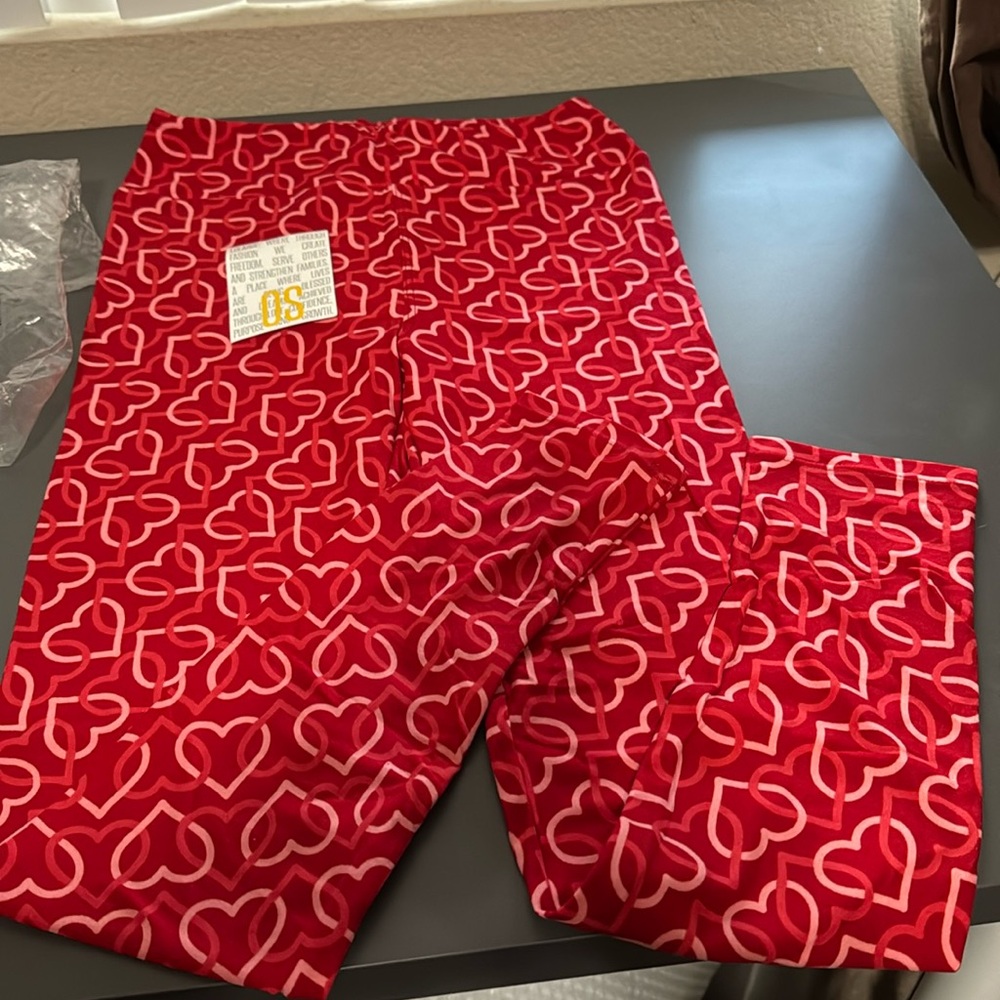 🍁 OS LULAROE LEGGING super “butter soft “ Valentine Day